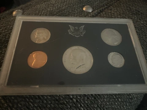 1971 S Proof Set U.S. Mint Kennedy Half Dollar in original case-5 Coins Cover