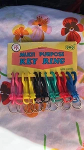 Llaveros de plástico vintage - 12 multicolores. - Imagen 1 de 6