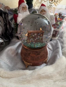 TAYLOR SWIFT | THE ERAS TOUR ACOUSTIC PIANO SNOW GLOBE !!️IN HAND!!️ - Bild 1 von 1