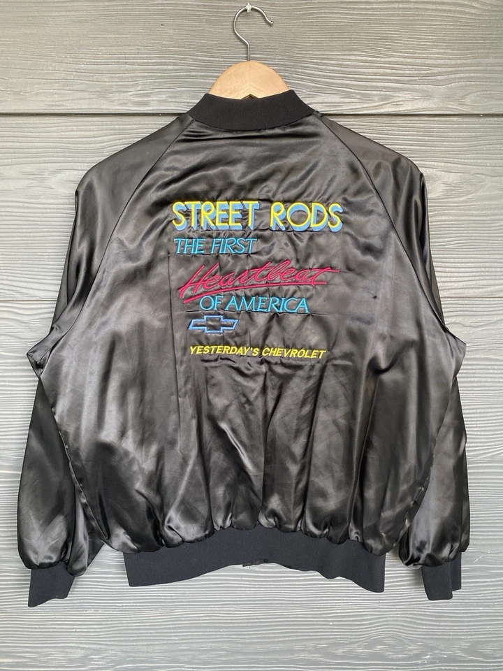 Chaqueta de bombardero de satén Chevrolet Street Rods First Heartbeat of America de colección años 80 XL Foto 1 de 4
