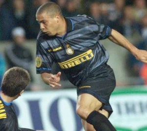 Maglia INTER Final Coppa Uefa 1998 RONALDO 10 R9 il fenomeno Lazio size XL - Imagen 1 de 8