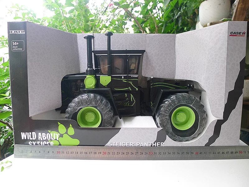 1/16 IH Steiger Panther con decoración especial Panther "Wild About Steiger" ZFN14949a Foto 1 de 4