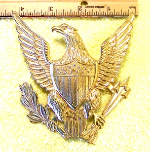 VINTAGE: Large Gold Colored American Eagle Military Metal Hat Badge - Picture 1 of 3