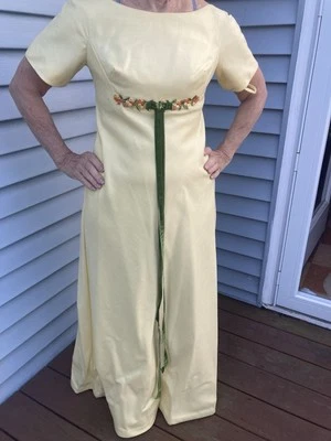 Vestido amarillo vintage años 60 talla 2 o 4 Foto 1 de 4