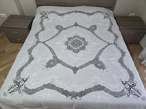 Maestoso copriletto in puro lino con ricamo Cantu' completamente ricamato a mano - Picture 1 of 11