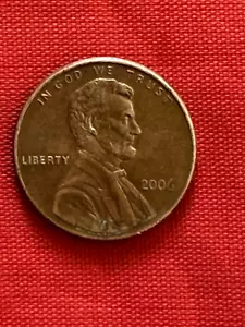 2006 No Mint Mark Penny CLOSE AM DARK COLOR - Picture 1 of 2
