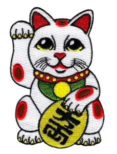 MANEKI NEKO AUFBÜGELN AUFNÄHER bestickt JAPANISCH VIEL GLÜCK KATZE GLÜCK CHARM GLÜCK - Bild 1 von 4