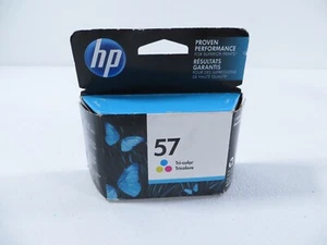 Cartuccia inchiostro originale HP 57 tricolore Deskjet Officejet SCAD 01/17 NUOVA SIGILLATA - Foto 1 di 4
