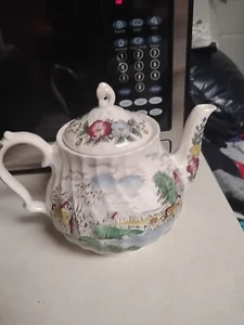A Saddler Company Made In USA Teapot In Excellent Shape No Cracks  - Picture 1 of 3