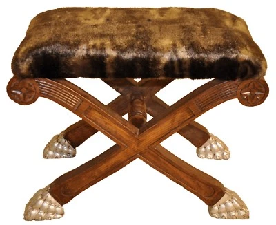 Banco de teca recién tapizado estilo Imperio en forma de X  Foto 1 de 4