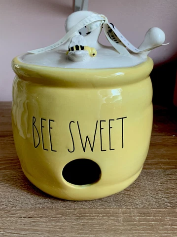 Rae Dunn Artisan Collection " BEE SWEET" Honeypot Birdhouse By Magenta - NEW Cover