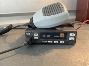Kenwood Two Way Radio TK-862HG-1 UHF 450-490 MHz GMRS 8 Ch 40 Watt w/Bracket Mic - Picture 1 of 3
