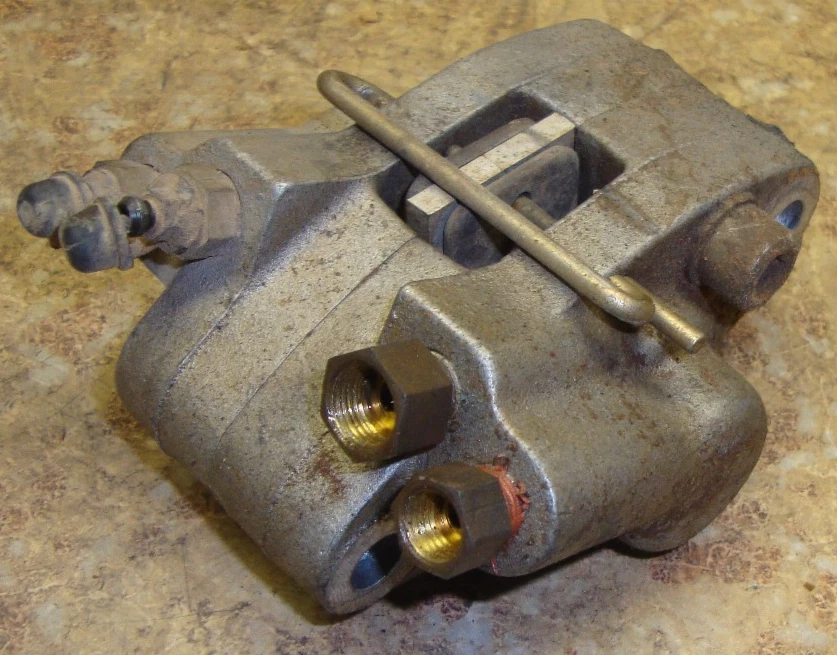 Polaris Sportsman 500 HO 2002 4x4 ATV pinza de freno de disco trasero centro N9 Foto 1 de 1