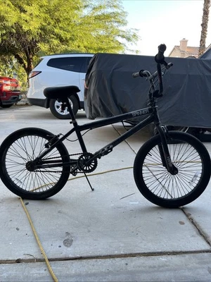 Hyper Bike Co. Spinner Pro Model BMX Flat Black 20" brakes seized  - Image 1 of 2