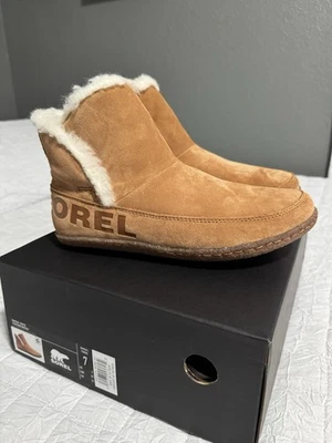 Nuevo con etiquetas Mujer EE. UU. Talla 7 Sorel Nakiska Botín Acogedor Marrón Camel Zapatilla Natural Foto 1 de 4