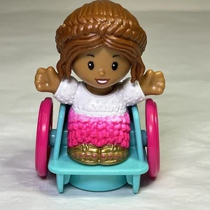Fisher Price Little People Barbie Mädchen im Rollstuhl Ersatzfigur 2022 - Bild 1 von 4