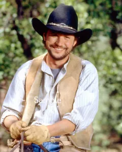 Cartel fotográfico impreso de 8x10 de Billy Crystal Western Celebrity 8x10 BC1 - Imagen 1 de 1