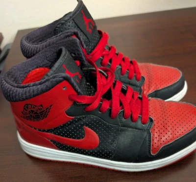 Air Jordan 1 Retro Alpha GS 'Bred' (Negro/Rojo Universitario) 393733-001 Talla 6.5Y Foto 1 de 4