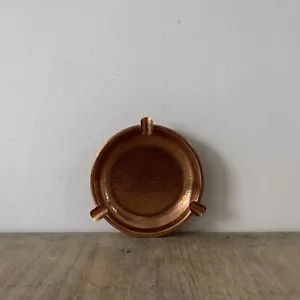 Vintage Rhodesia Hammered Copper Round Footed Ashtray Rustic Display Decor Dish - Picture 1 of 12