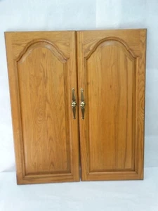 Vintage Pair 1980's Scalloped Cathedral Panel Oak Cabinet / Cupboard Doors - Picture 1 of 6