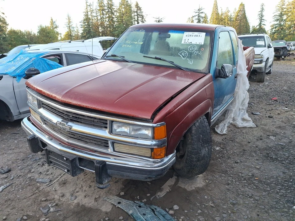 1998 Chevrolet C 2500 Manual Transmission OEM 86K Miles - LKQ433055210 - Image 1 of 4