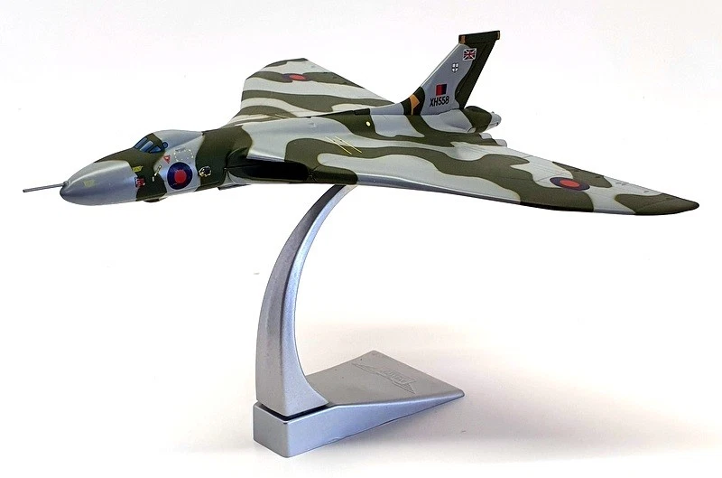 Corgi 1/144 Scale Diecast AA31206 - Avro Vulcan B.2 XH558 - Image 1 of 4