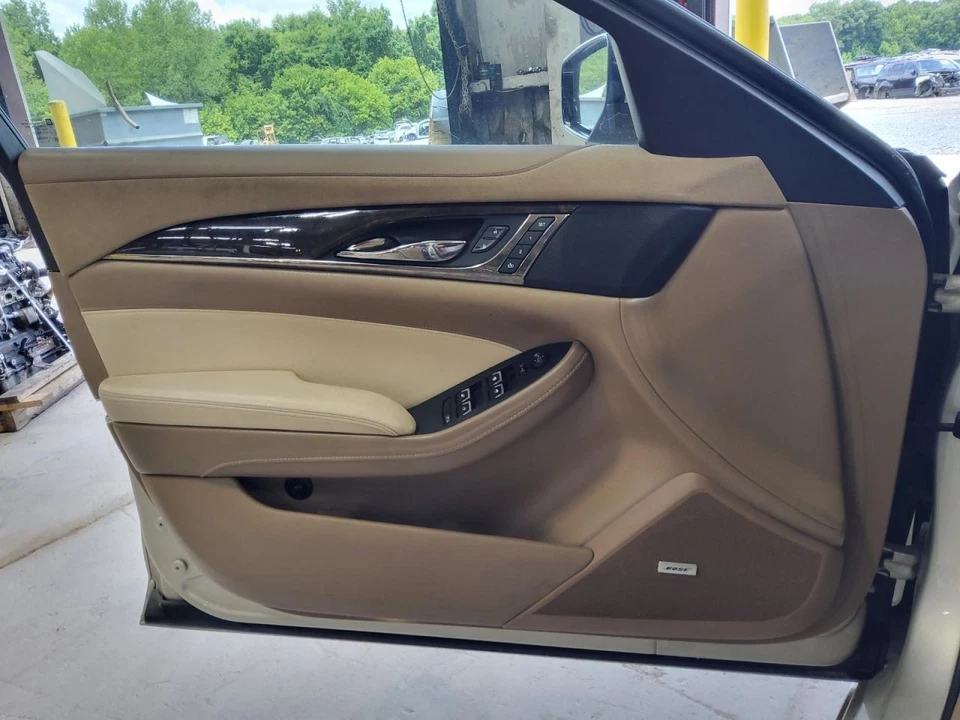 Cadillac CTS       2016 Front Door Trim Panel 466261 Foto 1 de 1