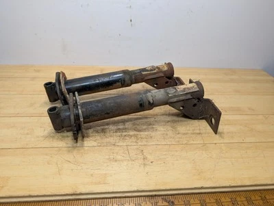 UNO (1): Amortiguador de parachoques trasero derecho Volvo 240 1984 OEM 1312275 Foto 1 de 3