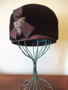 VTG 60's Miss Rae Brown Felt Pillbox Hat Satin Trim Pearl Metallic Leaf Accent - Picture 1 of 7