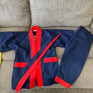 🥋Kids Vintage Embroidered Dragon Blue & Red Martial Arts Pajama Outfit Size 4 - Picture 1 of 8