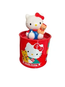 Banco de monedas de hojalata roja Hello Kitty 1993 vintage diseño de oso de peluche - Imagen 1 de 11