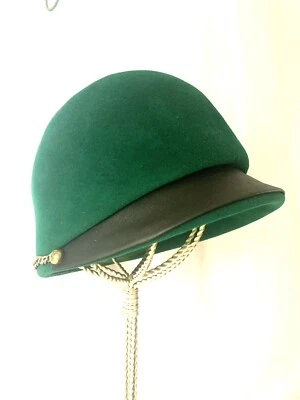 De Colección Gogo Bailarina MOD 60s Cloche Cubo Casco Sombrero Ala de Cuero Cadena Verde y Dorada Foto 1 de 4