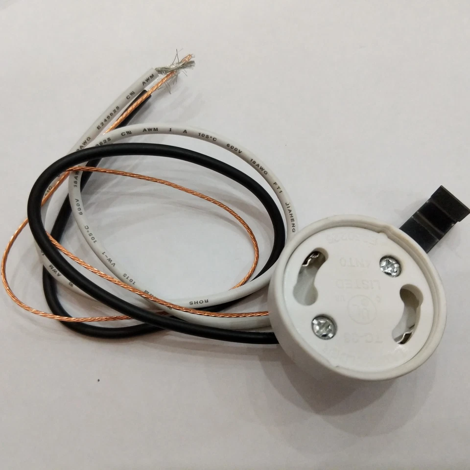 Gu24 Socket With Side Clip + Ground Sunlite - Image 1 of 1