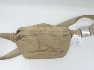 NUOVA borsa da cintura Lululemon City Adventurer beige 2,5 L - Foto 1 di 4