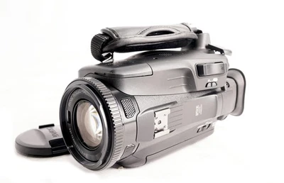 Canon Vixia HF G70 UHD 4K Camcorder with 20x Optical Zoom Lens Black - Image 1 of 4