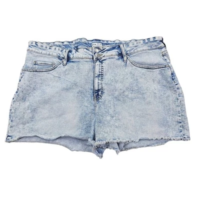 Ava & Viv 女式大码 26W 酸洗弹力牛仔短裤  — 第 1/4 张图片