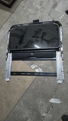 LEXUS GS MK3 PANORAMIC SUN ROOF FRAME & GLASS 2006 - 2011 - Image 1 of 4