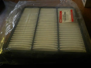 NEW OE Suzuki Air Filter, 2004 - 2006 Verona OE Part Number 13780-86Z00 - Bild 1 von 1