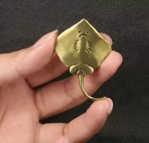 Brass Manta Ray Fish Animal Statue Small Sculpture Tabletop Figurine Decor Gifts - Picture 1 of 4