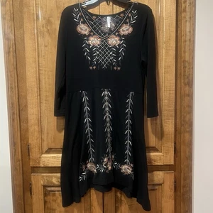 Monoreno Black Embroidered Long Sleeve Floral Sway Dress Size Small Woman’s - Picture 1 of 8