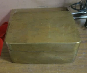 "CAJA DE BARATIJAS DE PECHO DE METAL ART DECO DE LATÓN O COBRE DE COLECCIÓN 5,5"" X 7" - Imagen 1 de 5