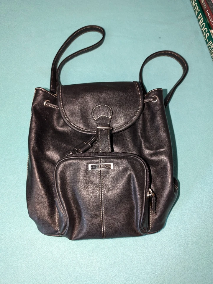 Mochila grande de cuero granulado sintético negro GUESS de colección con cordón Foto 1 de 4