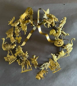 Vintage Metal Dresden-Style or Petite Choses All Seasons Wreath; Roughly 11” - Picture 1 of 2