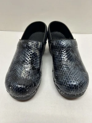 Zueco Sanita Mujer Talla 5 EU 36 Original Danés Azul Piel de Serpiente Enfermera Médico Foto 1 de 4