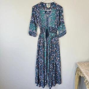 Maxi Vestido Jaase Ziah Indiana Floral Botón Frontal Cintura Calada Pradera S Rayón - Imagen 1 de 8