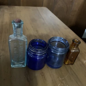 Vintage Lot Of 4 Miscellaneous Bottles-Dr Kings New Discovery, Vicks, Mason + 1 - Picture 1 of 10