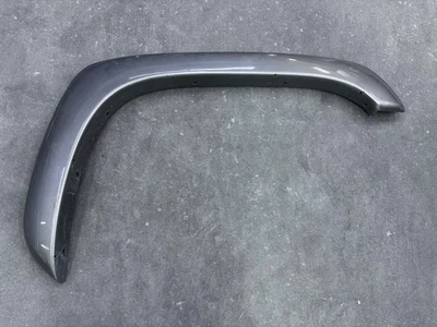 2000 - 2006 Chevrolet Tahoe FRONT RIGHT FENDER FLARE MOLDING OEM 15062972 - Image 1 of 4
