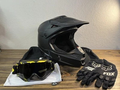 Casco de carreras Fox V1 negro mate talla L gafas Oakley y guantes Fox paquete usado Foto 1 de 4