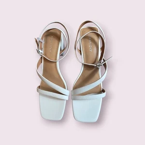 Sandalias Lisa Vicky para mujer blancas con correa al tobillo punta cuadrada tacón bloque 8 1/2 M - Imagen 1 de 13