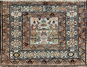 Alfombra antigua rara Bakhtiari, El príncipe y sus guardias de pájaros. #17274 2'7" x 2' - Imagen 1 de 7